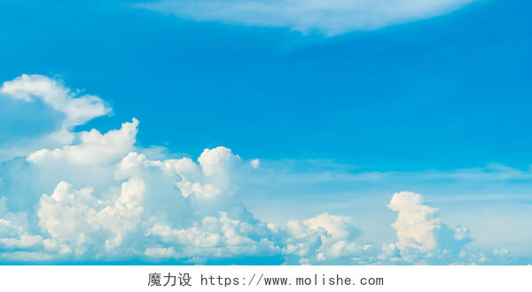 蓝色小清新自然天空云朵展板背景